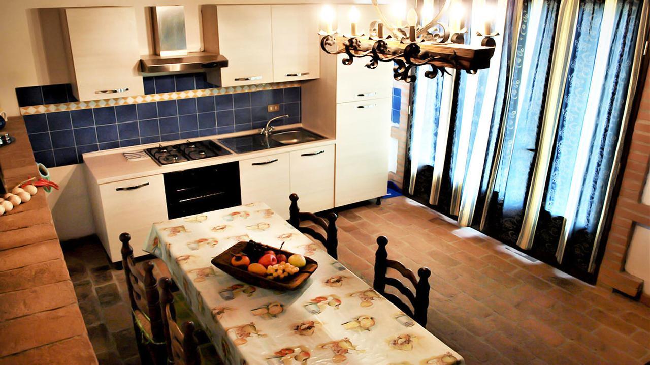 Agriturismo La Grotta Di Montecchino Siena Eksteriør billede