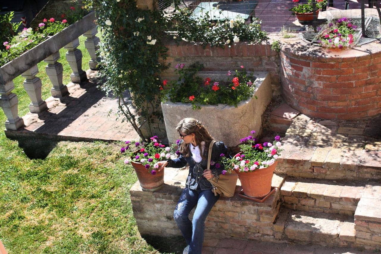 Agriturismo La Grotta Di Montecchino Siena Eksteriør billede